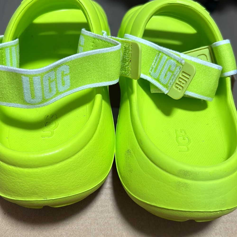 Uggs - Picture 4 of 6